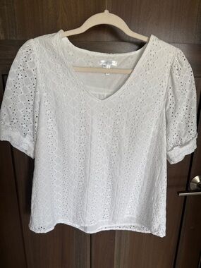 Draper James White Eyelet V-Neck Puff Sleeve Blouse